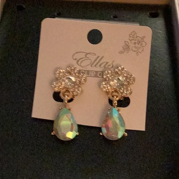 🌺NWT Gorgeous Rhinestone Clip On Earrings Closet Must Have 🌺 - Picture 5 of 6